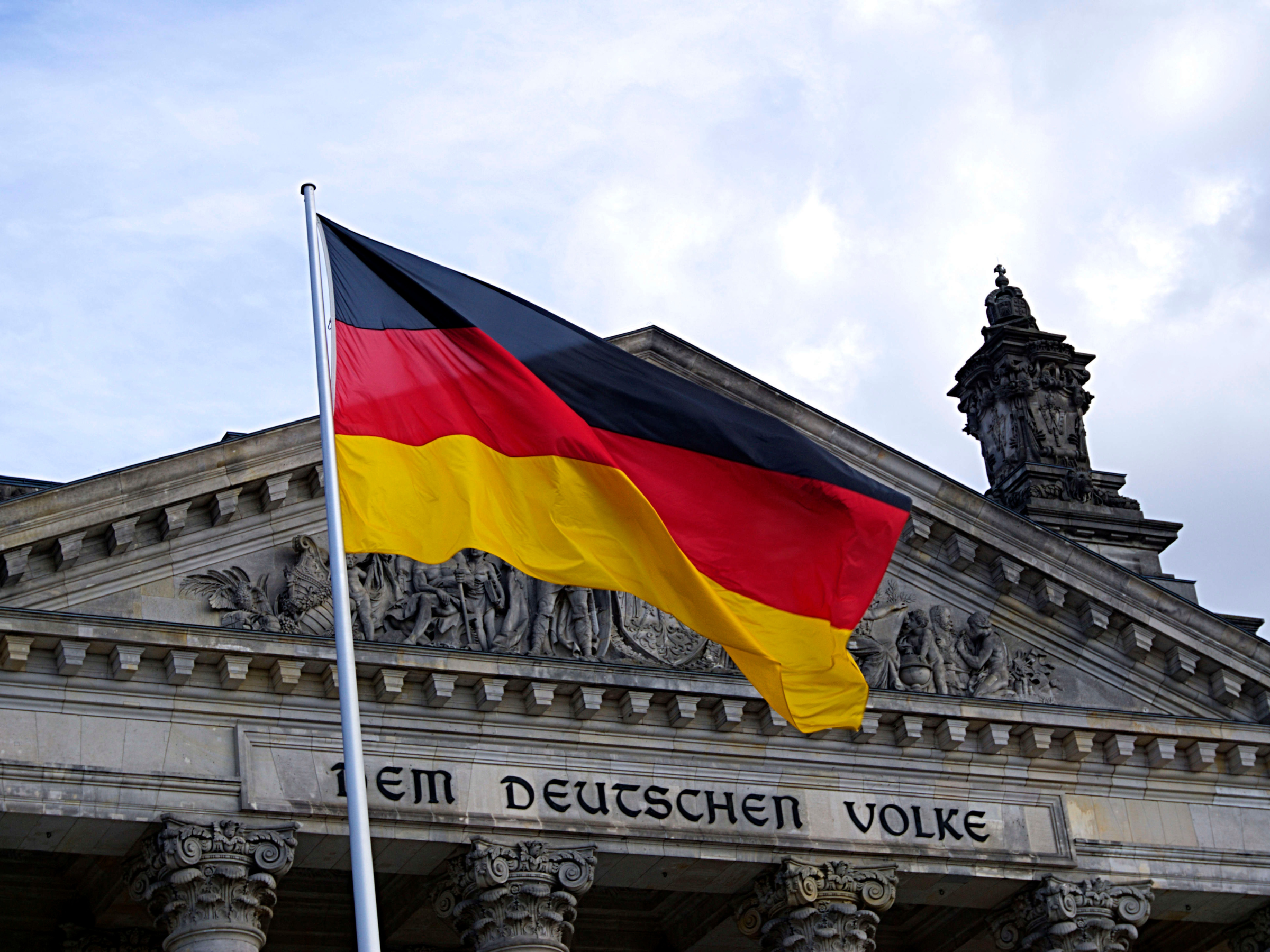 Cờ Đức và cở Bỉ khác nhau như thế nào?