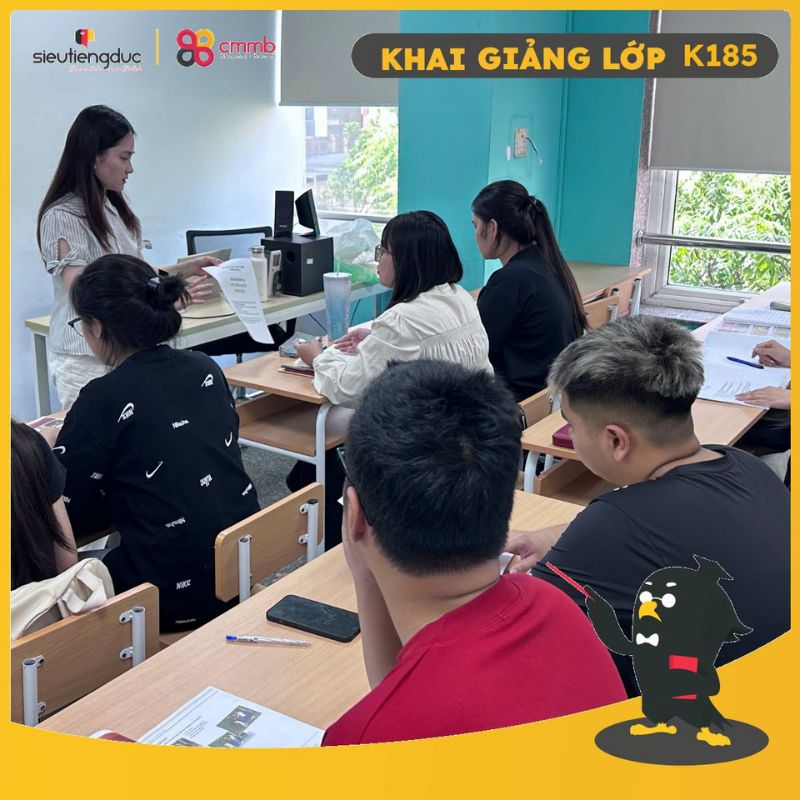 khai giang lop k185 3