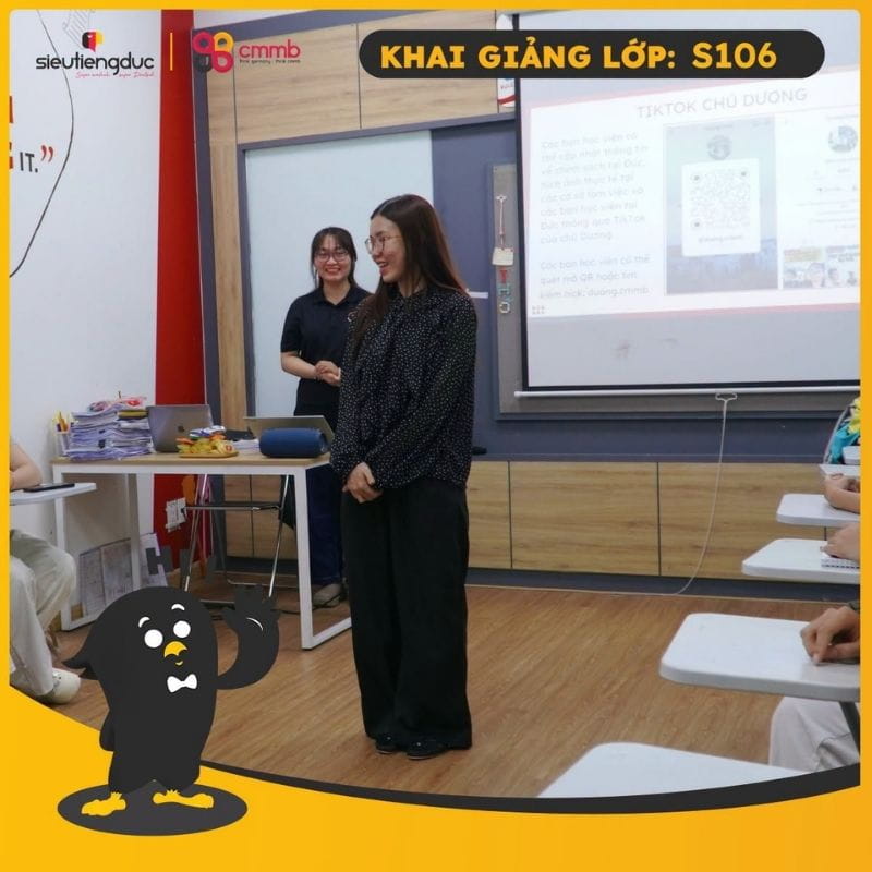 Ngay-dau-dang-nho-cua-lop-S106-tai-CMMB-Viet-Nam